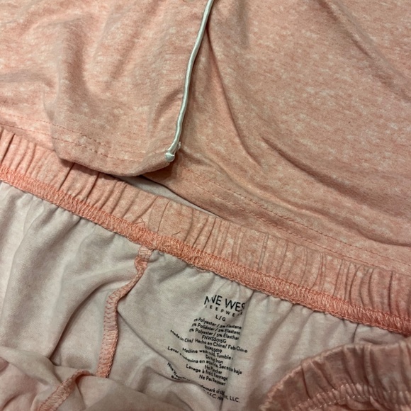 Nine West pajama set shorts and short sleeve size large - Picture 3 of 10